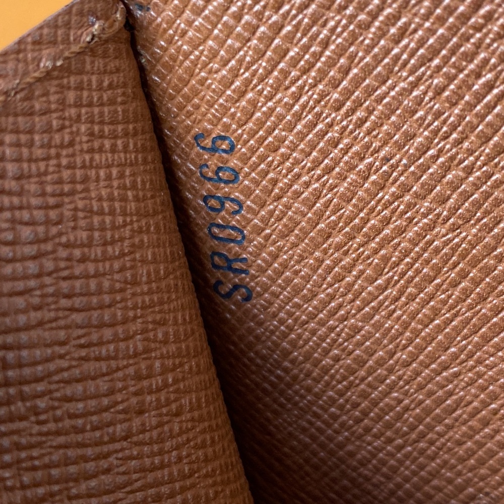 ๐ฏ Authentic Louis Vuitton Courcelles Body Bag ๐ - Picture 12 of 13